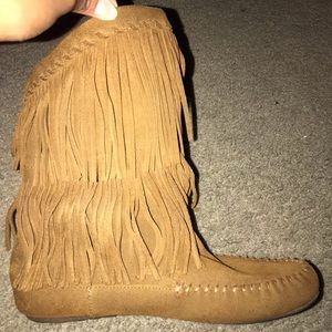 Minnetonka Ann Angled Fringe Boot